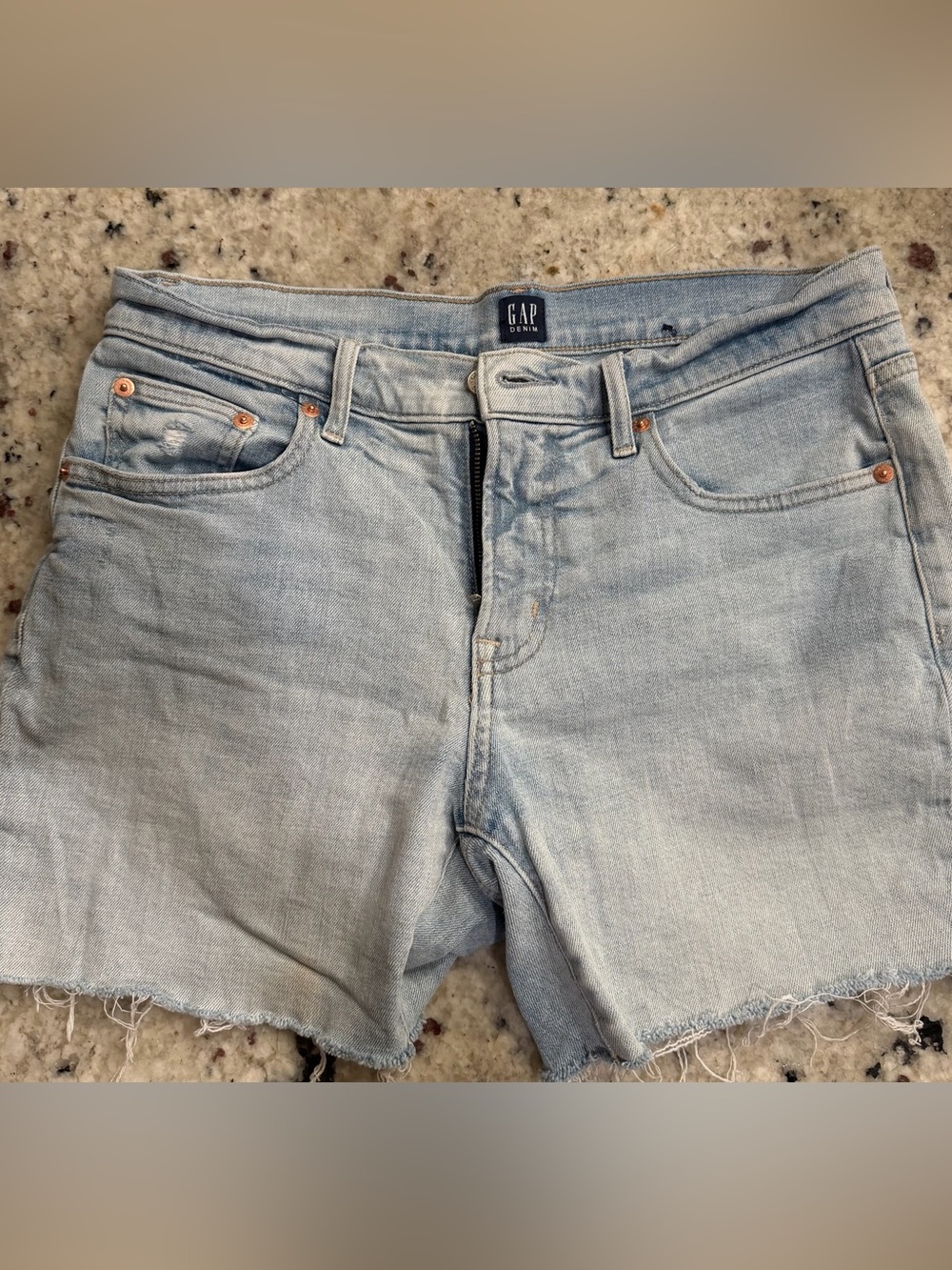 GAP Denim Women’s Size 6/28 Light Wash 5” Cutoff Jean Shorts Raw Hem